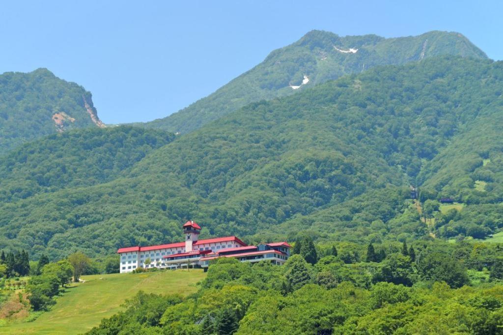 Akakura Kanko Hotel Миоко Екстериор снимка